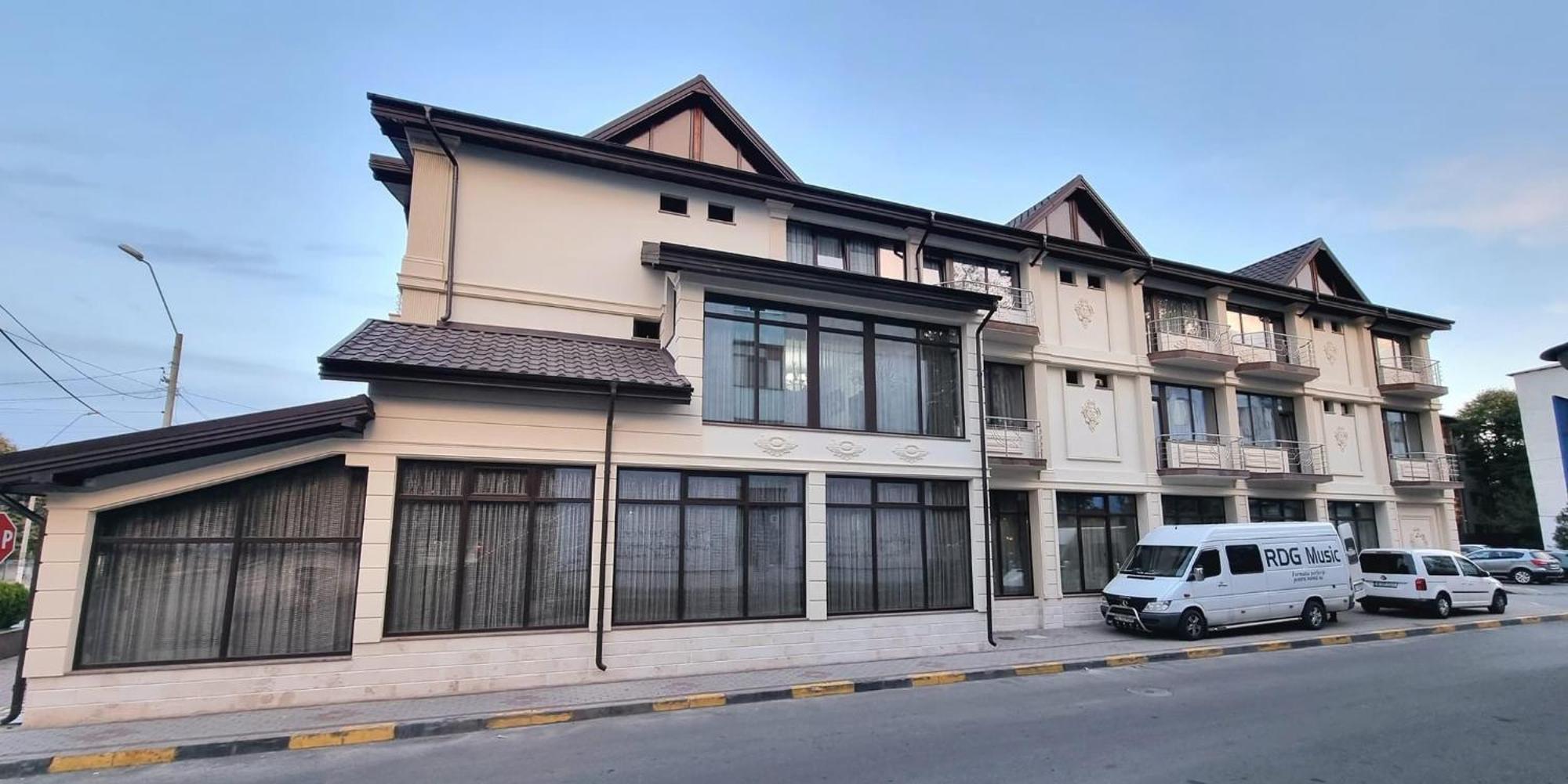Hotel Bacsoridana Tecuci エクステリア 写真