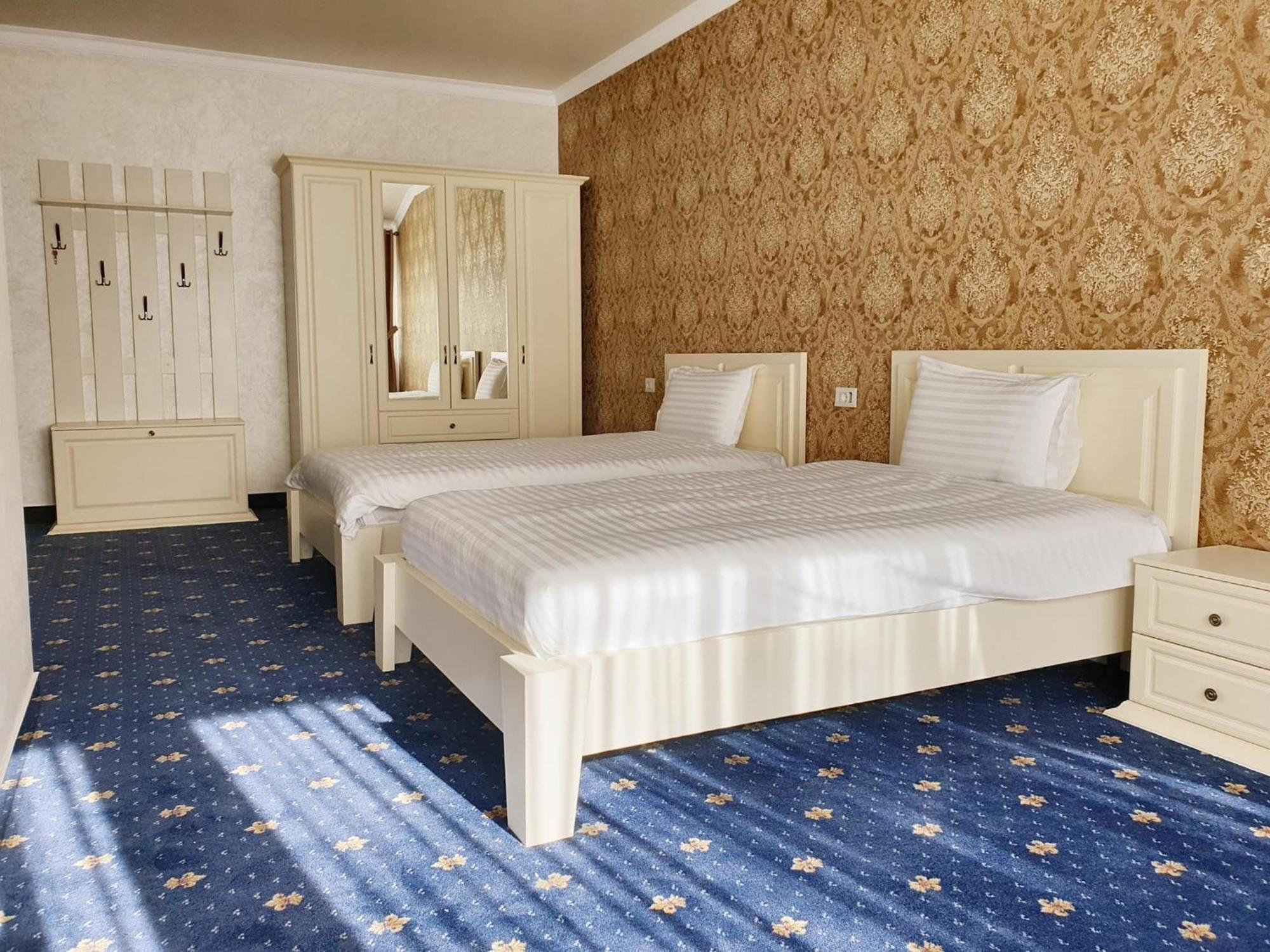 Hotel Bacsoridana Tecuci エクステリア 写真