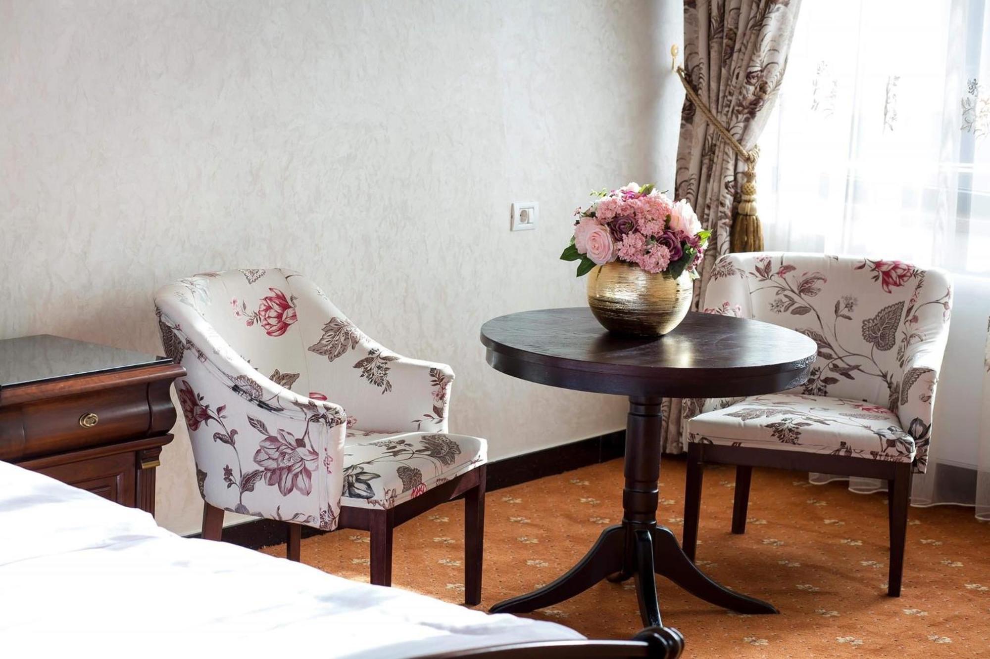 Hotel Bacsoridana Tecuci エクステリア 写真