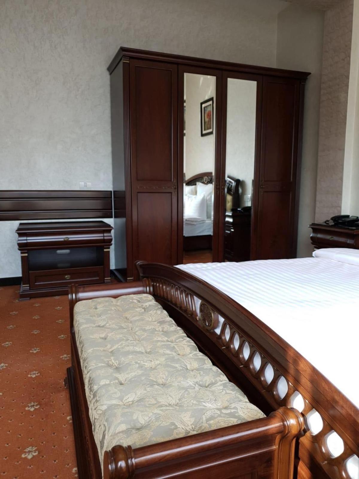 Hotel Bacsoridana Tecuci エクステリア 写真
