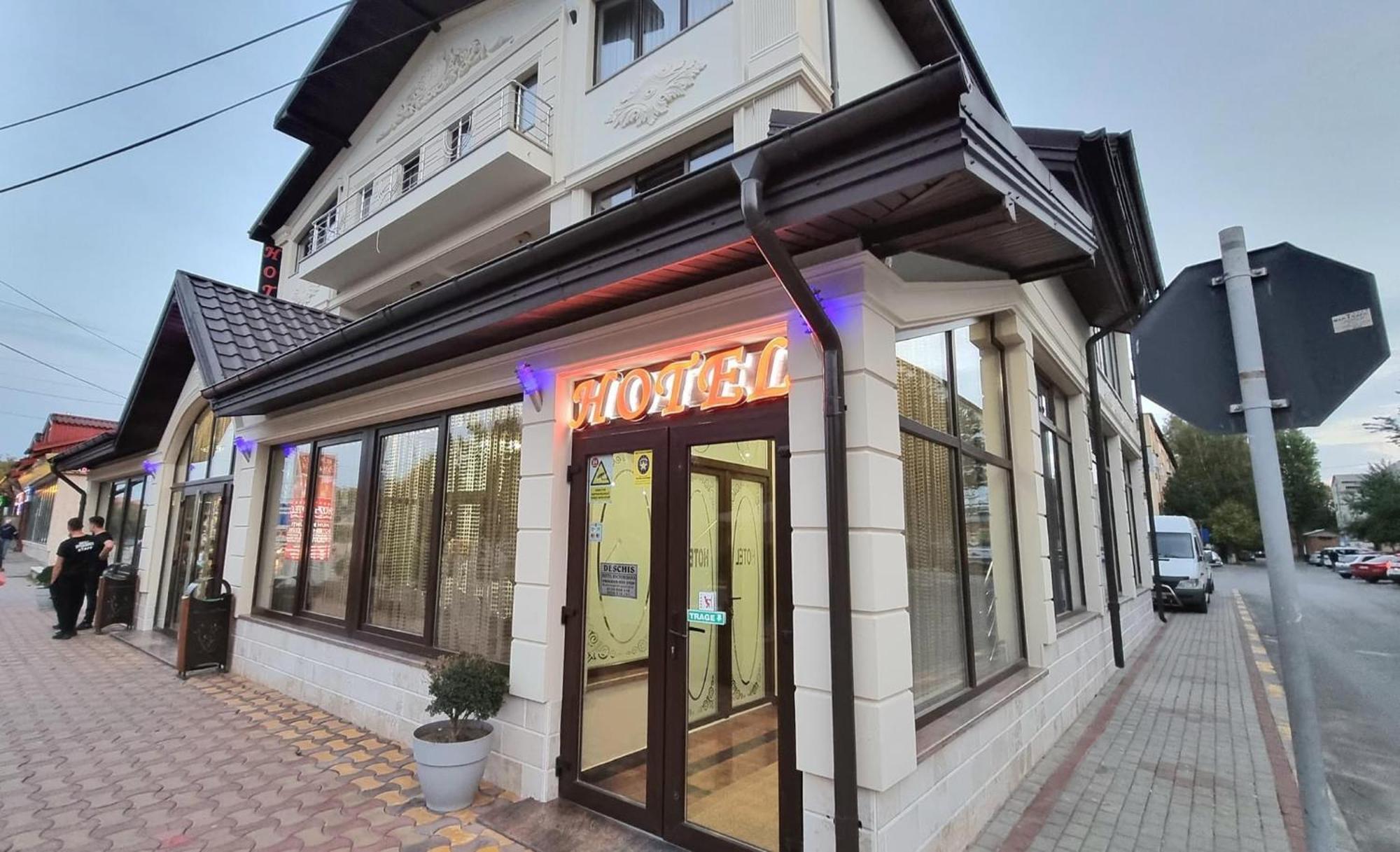 Hotel Bacsoridana Tecuci エクステリア 写真