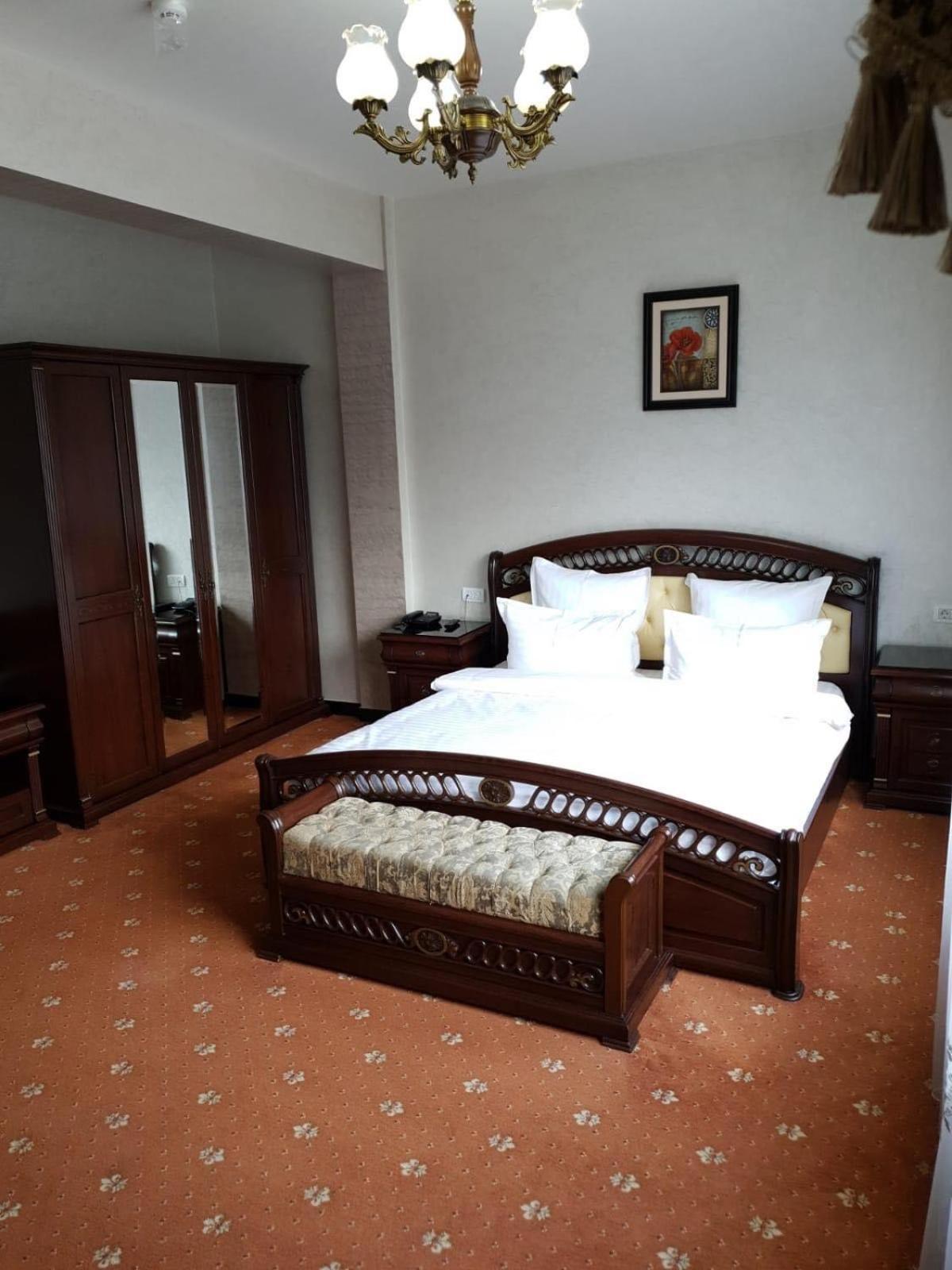 Hotel Bacsoridana Tecuci エクステリア 写真